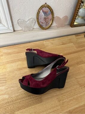 Marc Fisher Y2K Burgundy Suede Platform Wedge Slingback Heels Size 6 Whimsy